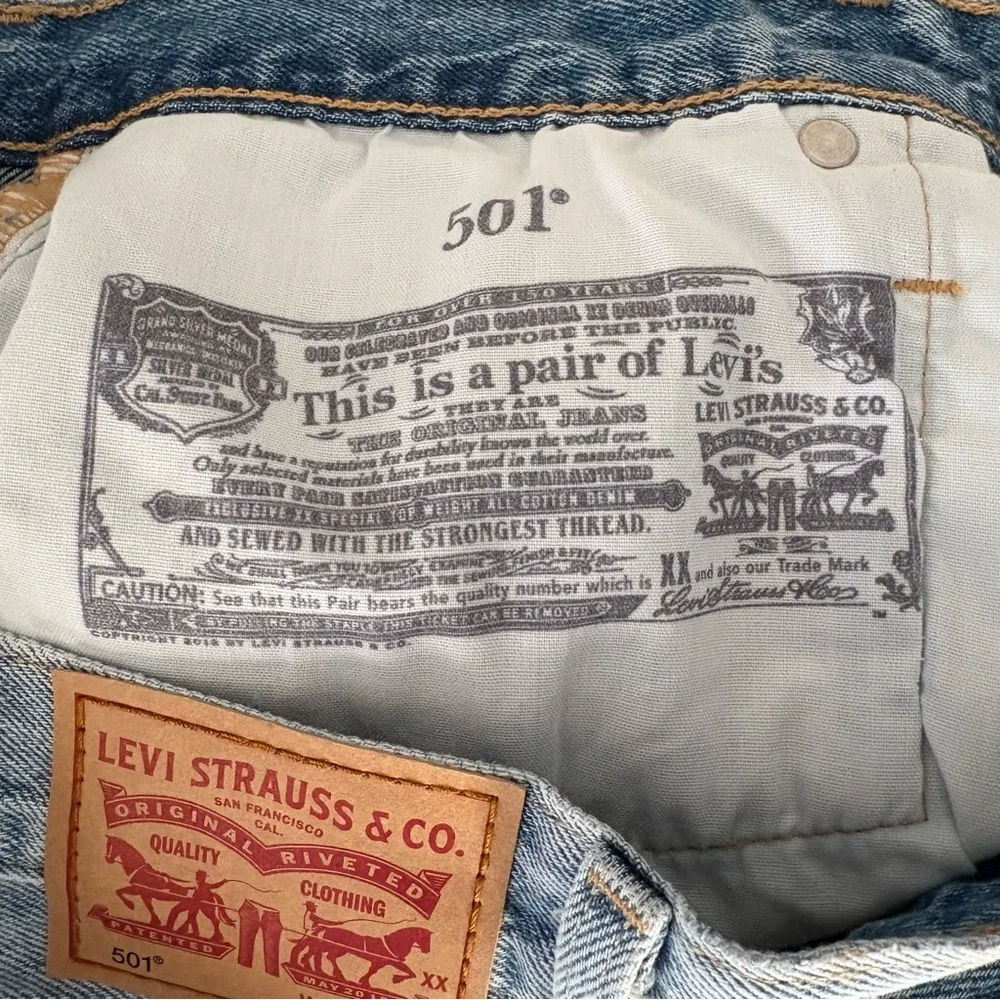 LEVI’s 501 Button Fly Classic Cutoff Denim Shorts Size 31 — SUMMER STAPLE!!!